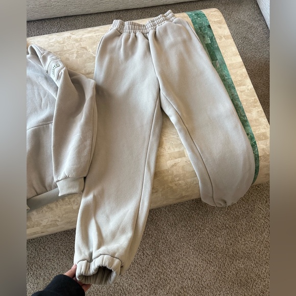 Women's comfrt grey Hoodie and Joggers Set - Picture 4 of 6